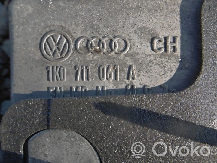 Volkswagen Golf V Vaihteenvalitsimen verhoilu 