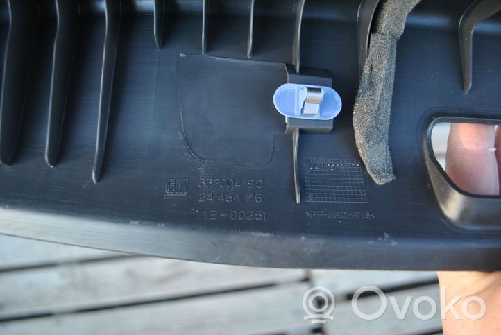 Opel Astra H Tavaratilan kynnyksen suoja 33200479C