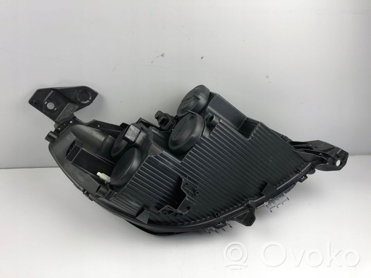 Peugeot 208 Lampa przednia 9823194080