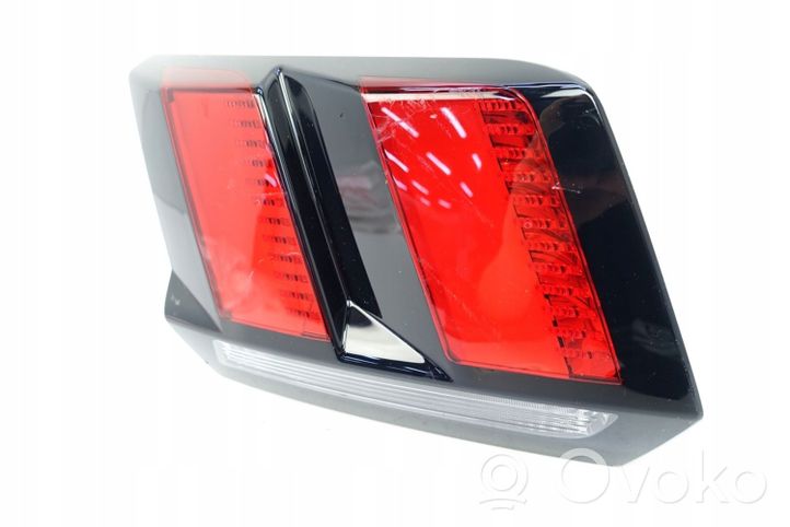 Peugeot 3008 II Lampy tylnej klapy bagażnika 9810477880