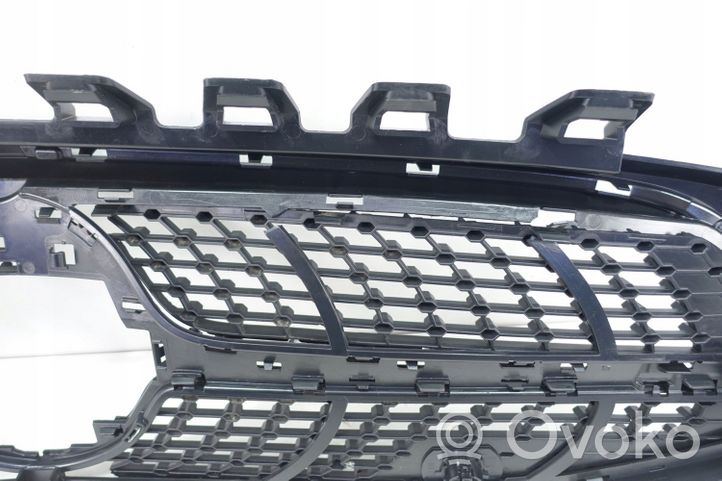 Mercedes-Benz CLA C118 X118 Grille calandre supérieure de pare-chocs avant A1188880000