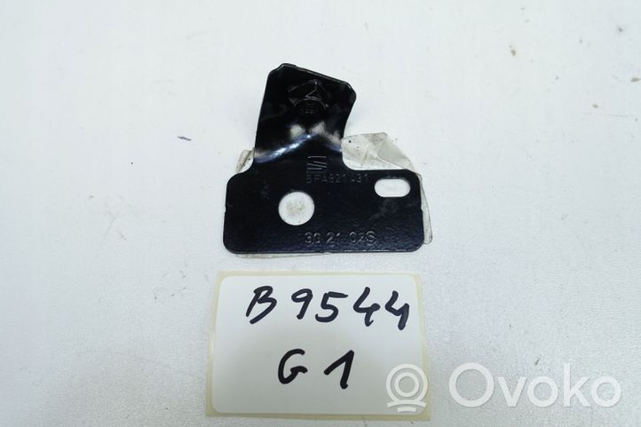 Seat Leon IV Supporto di montaggio del parafango 5FA821431