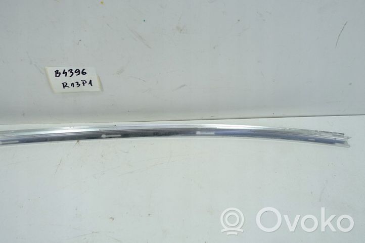 Mercedes-Benz E C207 W207 Rivestimento modanatura del vetro della portiera anteriore A2076730883