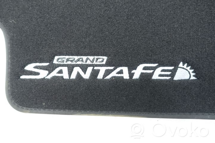 Hyundai Santa Fe Auton lattiamattosarja B8143ADE00