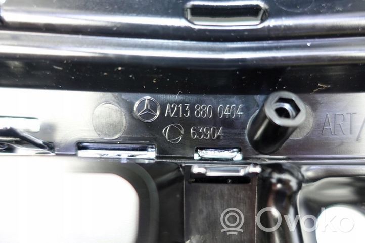 Mercedes-Benz E AMG W213 Etupuskurin ylempi jäähdytinsäleikkö A2138800404 ATRAPA GRILL 