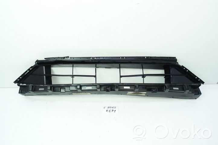 Ford Escort Front bumper lower grill KRATKA ŚRODKOWA ZDERZAKA 