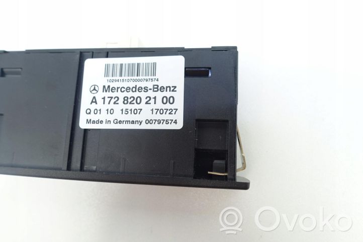Mercedes-Benz A W176 Gniazdo / Złącze USB A1728202100