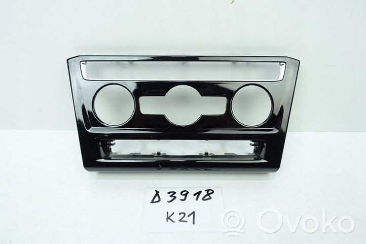 Volkswagen Touran III Panneau de garniture console centrale 5TB863042E RAMKA PANELU K