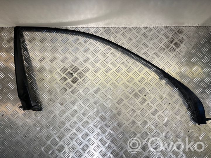 Mercedes-Benz E W211 Rivestimento modanatura del vetro della portiera anteriore A2117250271