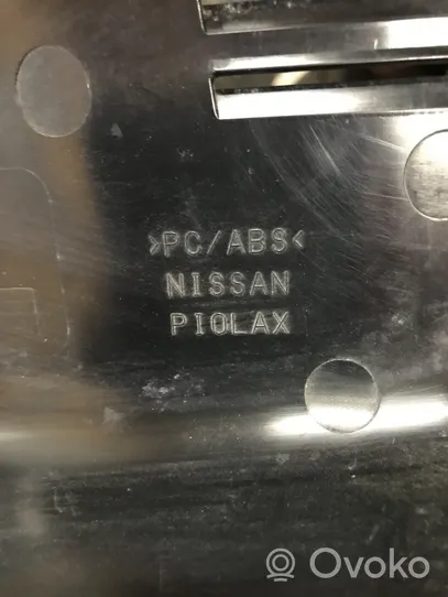Nissan Qashqai Radion/GPS-laitteen pääyksikön kehys PI0LAX