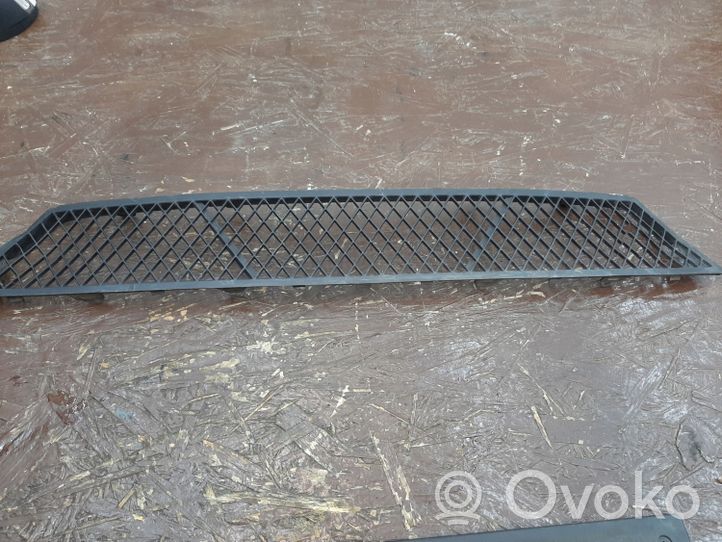 BMW 5 GT F07 Grille inférieure de pare-chocs avant 7200729