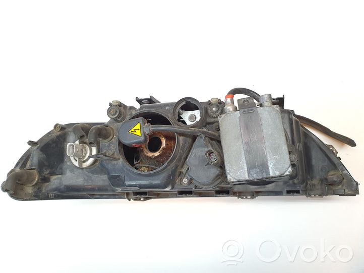 BMW 5 E39 Lampa przednia 153735