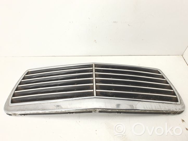 Mercedes-Benz E W124 Grille de calandre avant 2108880123