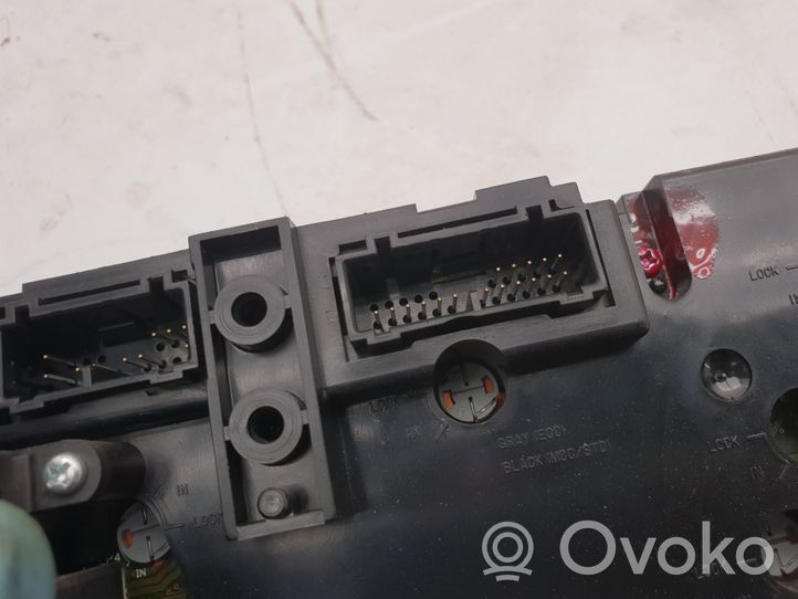 Volvo V70 Climate control unit 8691876