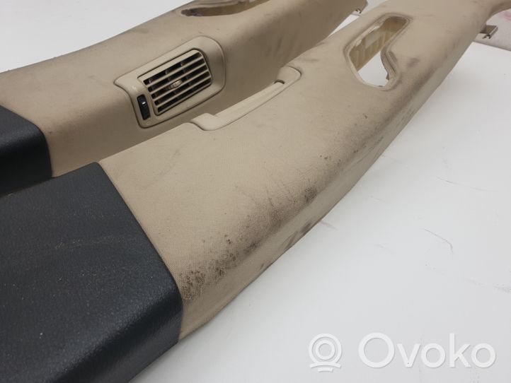 Volvo XC90 B-pilarin verhoilu (yläosa) 