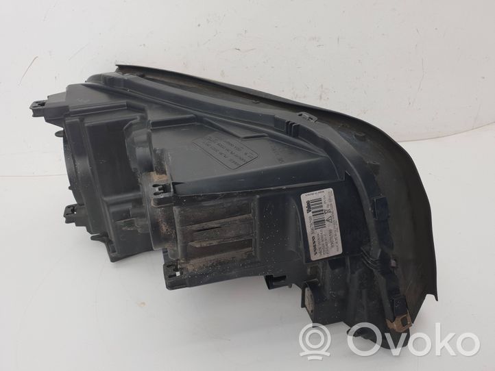 Volvo XC90 Lampa przednia 30678598