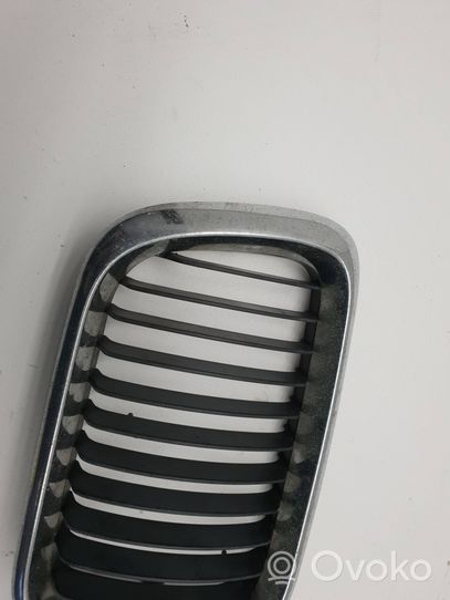 BMW 3 E36 Grille de calandre avant 8195093