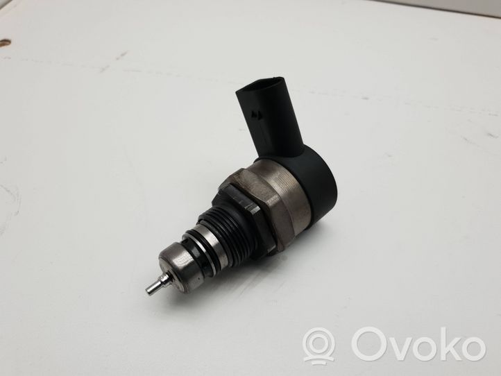 BMW 1 F20 F21 Regolatore di pressione del carburante 0281002949