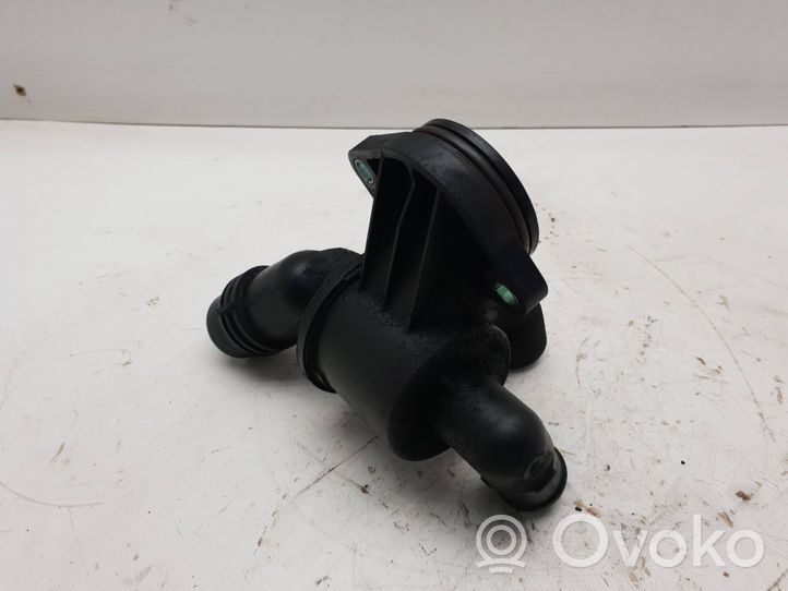 Audi A4 S4 B8 8K Boîtier de thermostat / thermostat 03L121111AD