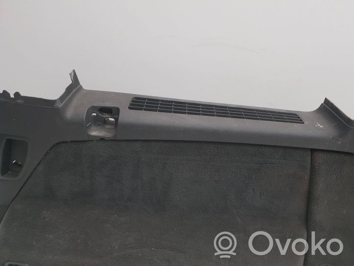 Volvo XC90 Takaoven verhoilu 