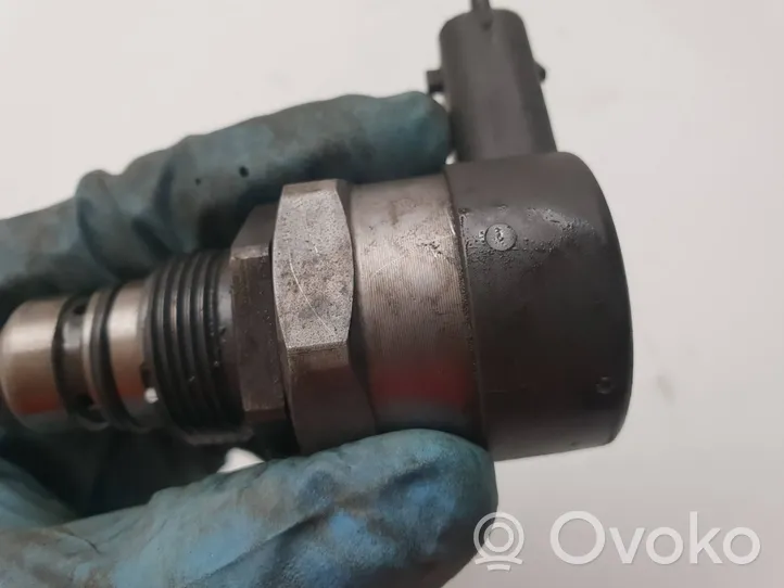 Volvo XC90 Regulator ciśnienia paliwa 30777576