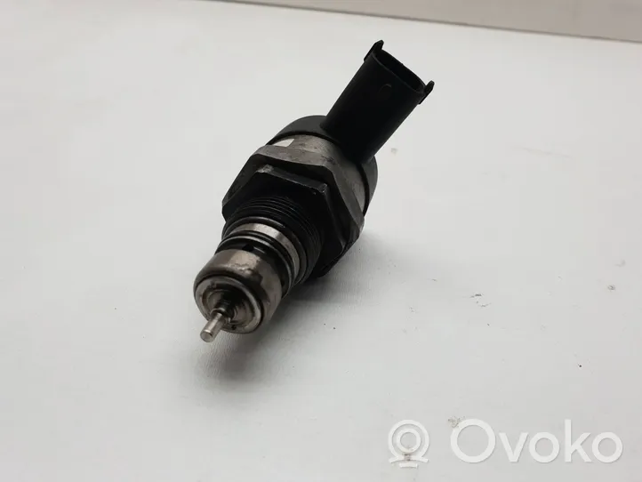 Volvo XC90 Regulator ciśnienia paliwa 30777576