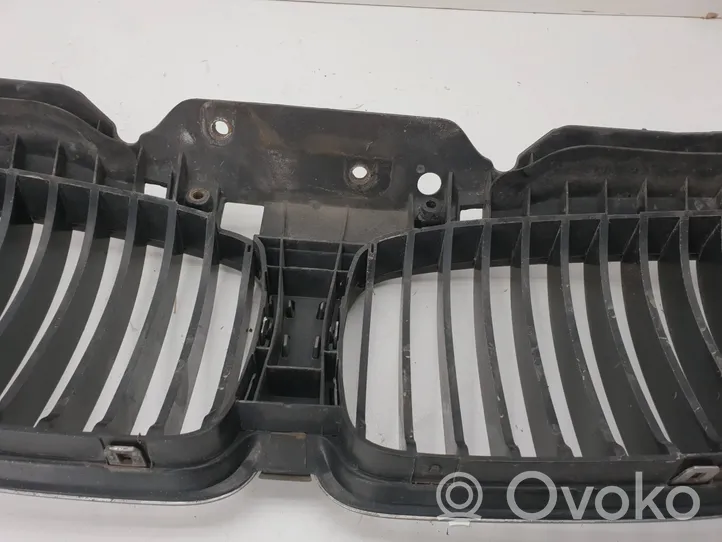 BMW 7 E65 E66 Grille de calandre avant 10627110