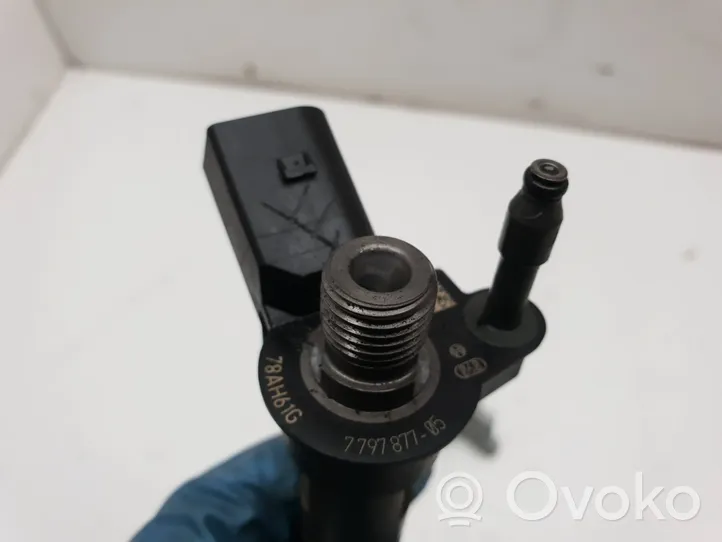 BMW 1 E82 E88 Fuel injector 7797877