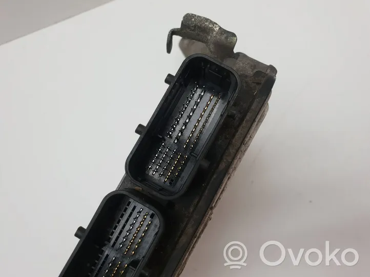 Toyota Avensis T270 Dzinēja vadības bloks 8966105G30