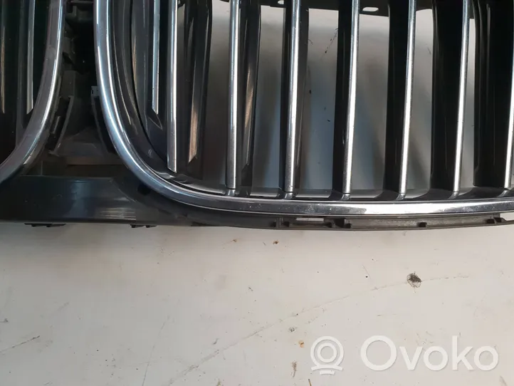 BMW 7 G11 G12 Grotelės dangčio plokštumoje 7347374