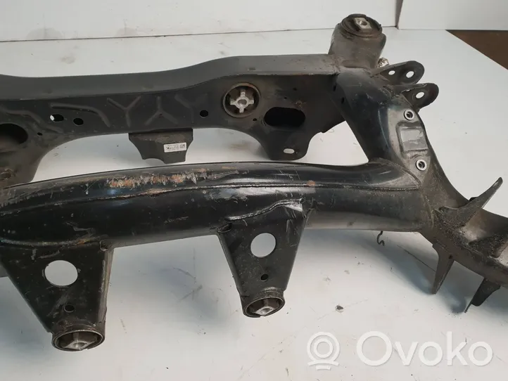 BMW 3 F30 F35 F31 Belka osi tylnej 6863149