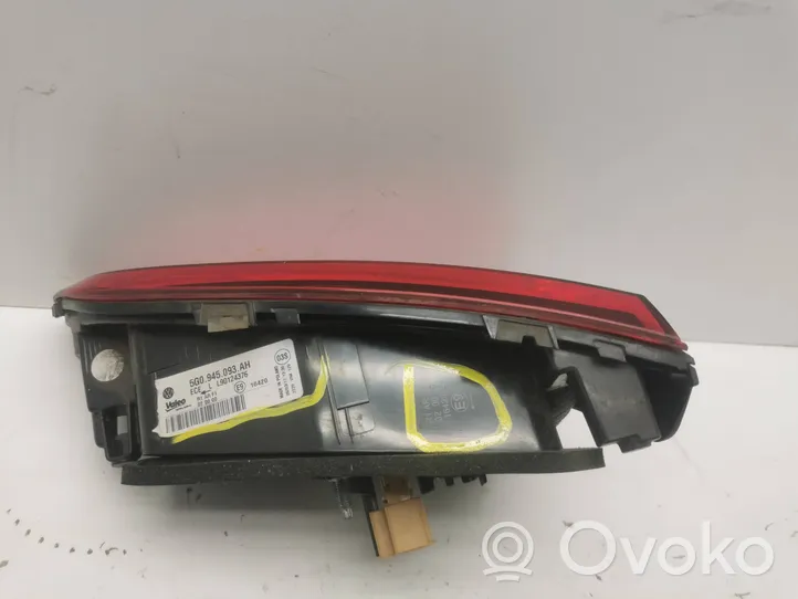 Volkswagen Golf VII Lampy tylnej klapy bagażnika 5G0945093AH