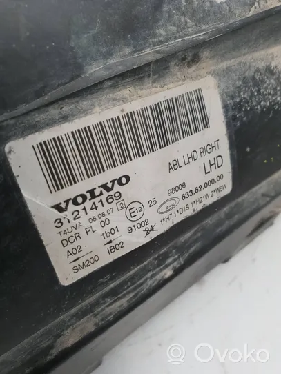 Volvo XC70 Lampa przednia 31214169