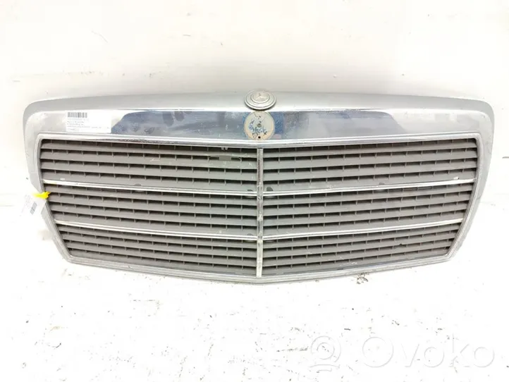 Mercedes-Benz E W124 Front grill 2018880223