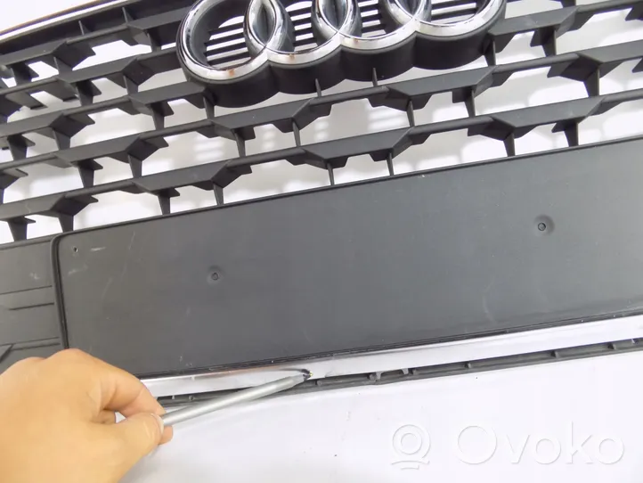 Audi Q2 - Grille calandre supérieure de pare-chocs avant 81A853651