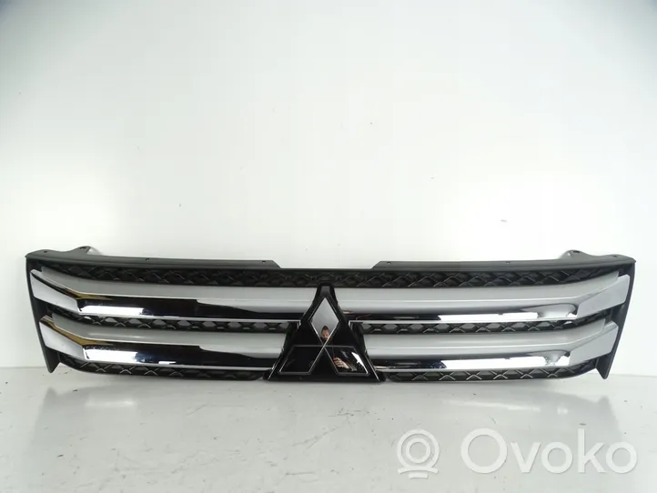 Mitsubishi Eclipse Cross Grotelės viršutinės 7450B048