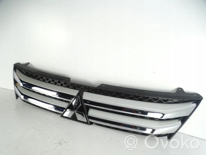 Mitsubishi Eclipse Cross Grille calandre supérieure de pare-chocs avant 7450B048