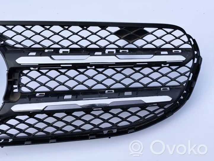 Mercedes-Benz GLC AMG Grille calandre supérieure de pare-chocs avant A2538807305