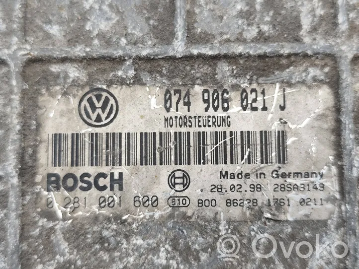 Volkswagen II LT Calculateur moteur ECU 074906021J