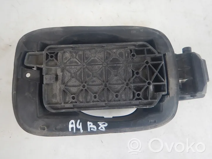 Audi A4 S4 B8 8K Tappo cornice del serbatoio 8K0809999A