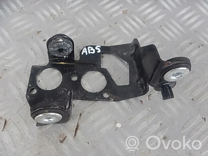 Volvo V60 Supporto pompa ABS 