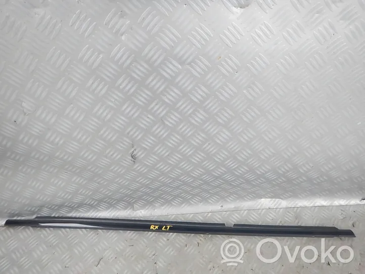 Lexus RX 330 - 350 - 400H Takaoven lista (muoto) 