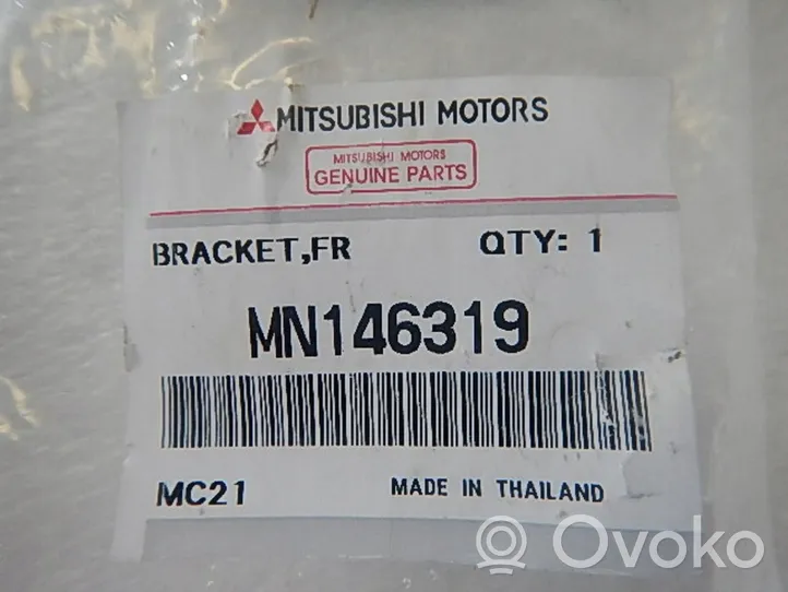 Mitsubishi L200 Uchwyt / Mocowanie zderzaka przedniego MN146319