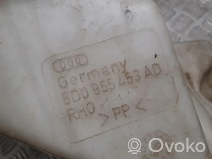 Audi A4 S4 B5 8D Zbiornik płynu do spryskiwaczy szyby przedniej / czołowej 8D0955453AD