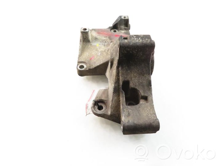 Volkswagen Polo IV 9N3 Supporto del generatore/alternatore 