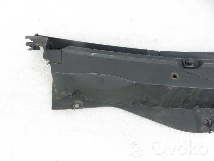 Chevrolet Equinox Wiper trim 