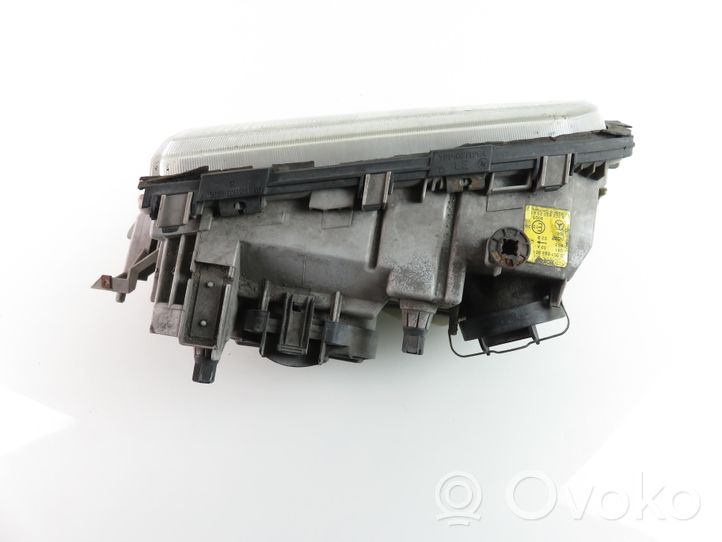 Mercedes-Benz C AMG W202 Lampa przednia 0301082201