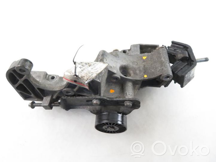 Renault Scenic I Supporto del generatore/alternatore 