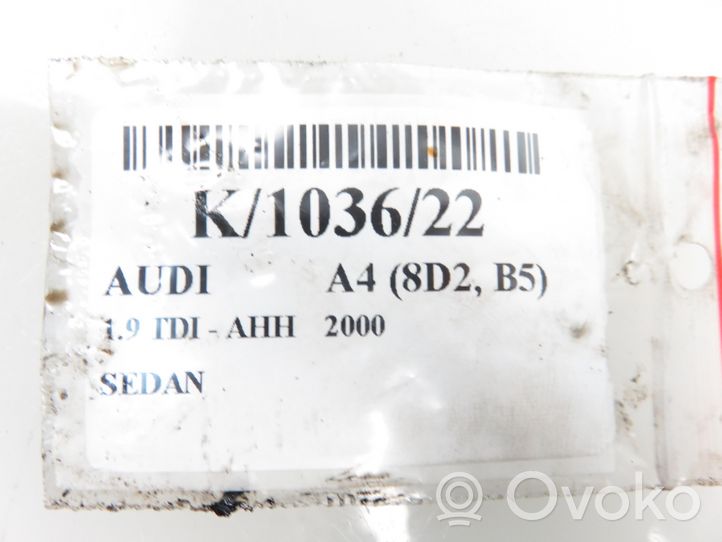 Audi A4 S4 B5 8D Pavarų dėžės tvirtinimo kronšteinas 