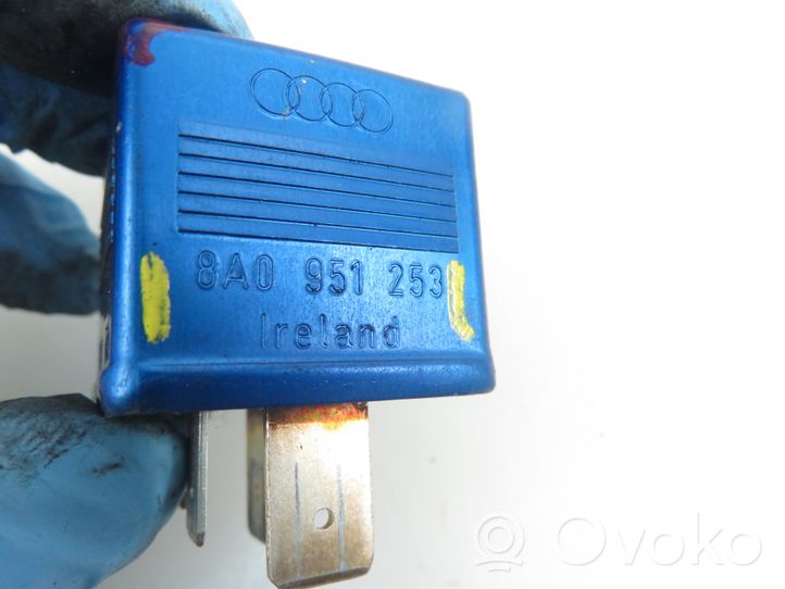 Audi A6 S6 C5 4B Polttoainepumpun rele 